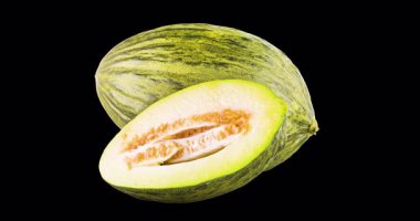 Noel karpuzu, tam ve yarım, dönüşümlü animasyon, kusursuz döngü. Şeffaf arkaplanda 3B görüntüleme izole edildi