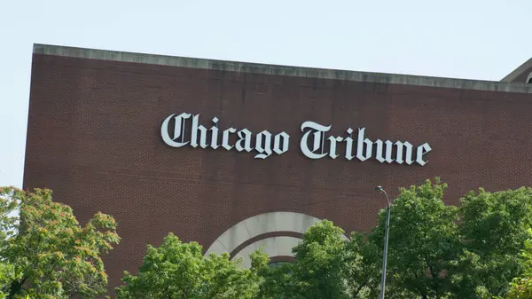 stock image Chicago Tribune sign on the side of building along the north branch of the Chicago River