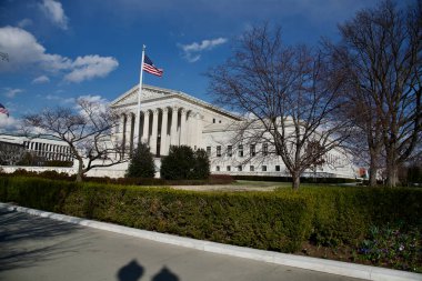 Kongre kütüphanesi güzel bir bahar gününde resmedildi.