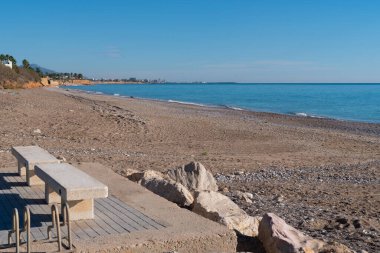 Benicarlo İspanya plaj platformu de la Mar Xica Alegria del mar yakınlarında Peniscola ve Vinaros arasında kamp kuruyor. 