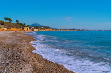Benicarlo İspanya plaj platformu de la Mar Xica alegria del mar yakınlarında Peniscola ve Vinaros Castellon bölgesi Costa del Azahar arasında kamp kuruyor.