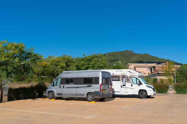 2022年9月30日金曜日 スペイン タラゴナ州のLa Selva Del CampのArea Autocalavanesスペイン航空でサービスを利用する自動車およびキャンパー — ストック写真