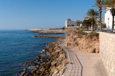 Gezinti güvertesi L 'Ametlla de Mar İspanya Akdeniz kıyısında Costa Dorada