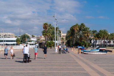 Turist ve ziyaretçiler Rıhtım ve Dalgakıran Bölgesi, Salou Costa Dorada Katalonya İspanya
