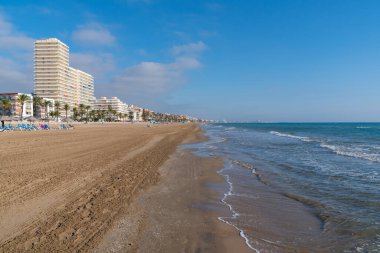 Playa Norte Peniscola İspanya uzun kumlu bir sahil Costa del Azahar bir turizm beldesi