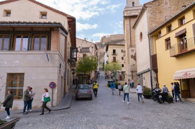 Tarihi şato kasabası Morella, Castellon Eyaleti, Valencia Topluluğu, İspanya 'da turistler ve ziyaretçiler
