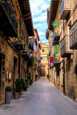 Rioja bölgesi Laguardia İspanya dar sokak İspanyolcası