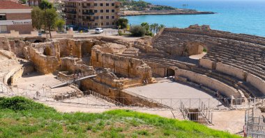 Akdeniz kıyısındaki Tarragona amfitiyatrosu İspanya ve İspanya kıyıları Costa Dorada Katalonya