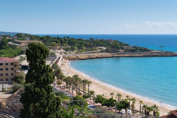 Tarragona Catalonia Španělsko Pláž Pobřeží Modrým Středozemním Mořem — Stock fotografie