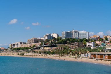 Mavi Akdeniz kıyısındaki Tarragona İspanya şehri