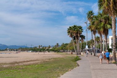 3 Ekim Pazartesi günü Platja de la Llosa sahil şeridi Cambrils İspanya Costa Dorada Tarragona Eyaleti 'nin sahil şeridi.