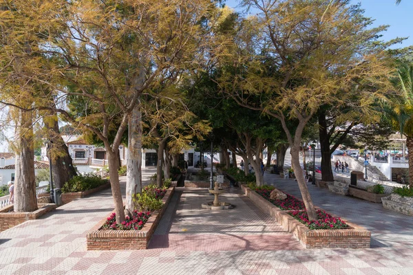 Mijas Pueblo Spanien Blumengarten Mit Bäumen Beliebter Spanischer Stadt Mittwoch — Stockfoto