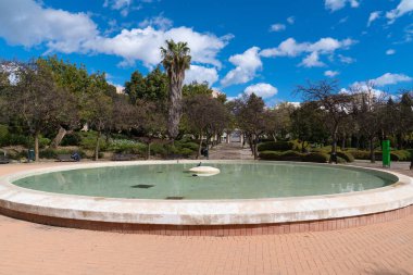 Gölet suyu özellikli Parque la Paloma Benalmadena Parkı Endülüs İspanya Costa del Sol