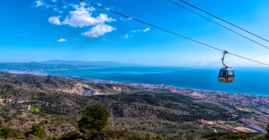 Costa del Sol kıyısı Benalmadena İspanya Monte Calamorro 'dan teleferikli