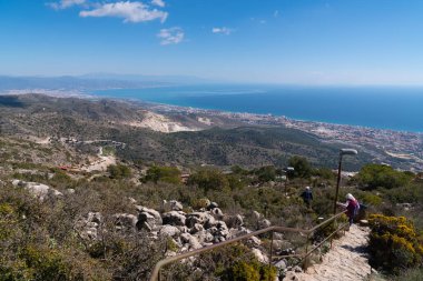 Monte Calamorro Benalmadena İspanya dağ yolu manzarası, teleferik turistik merkezi Costa Del Sol Endülüs yakınlarında.