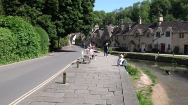 Combe Wiltshire Şatosu İngiltere 'nin Cotswold bölgesindeki güzel köyü Chippenham yakınlarındaki Doğal Güzellik Bölgesi