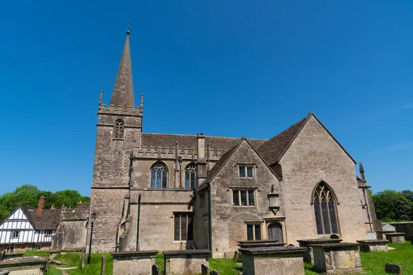 Krásný Kostel Cyriaka Létě Historické Turistické Destinaci Vesnice Lacock Wiltshire — Stock fotografie