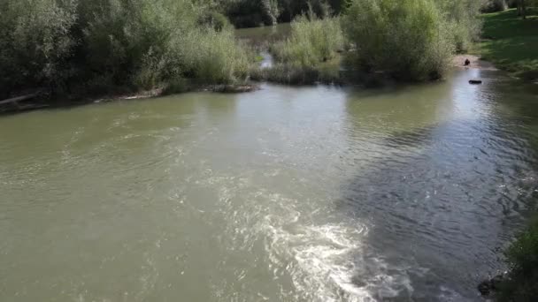 Floden Ebro Vid Frias Spanien Burgos Provinsen Kastilien Och Leon — Stockvideo