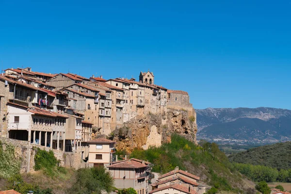 Frias Automatische Übersetzung Spanien Schönes Spanisches Bergdorf Mit Hängenden Häusern — Stockfoto