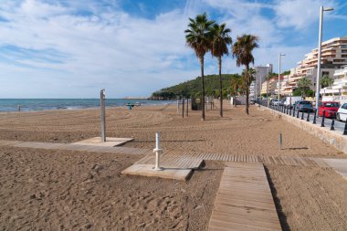 Valensiya bölgesi İspanya 'da Oropesa del Mar Castellon plajı.