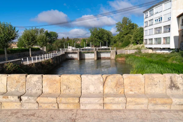 Aguilar Campoo Steinsitze Auf Einer Brücke Eingang Zum Stadtplatz Palencia — Stockfoto