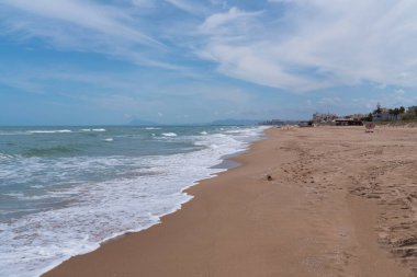 Gandia ile Cullera İspanya arasındaki Platja de Xeraco kumlu plajı.