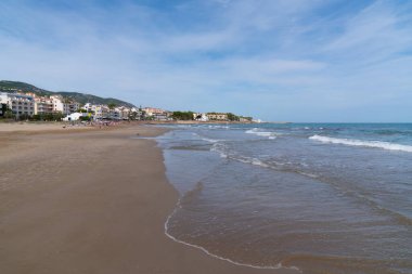 Akdeniz kıyısında Costa del Azahar 'da Alcossebre İspanya plajı