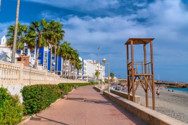 Nerja gezintisi Chucho plajı Costa del Sol İspanya Endülüs