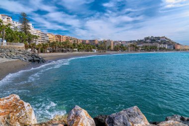 Costa del Sol plajı Almunecar İspanya Endülüs 'teki turizm kasabası