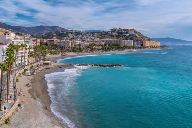 Almunecar Costa del Sol şehri İspanya La Herradura plajı, Endülüs.