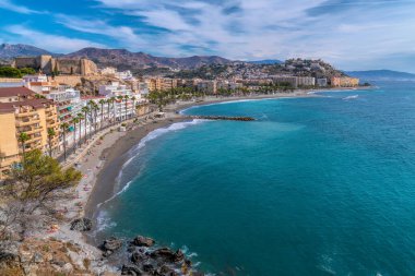 Almunecar İspanya, La Herradura plajı, Costa del Sol şehri Endülüs manzaralı.