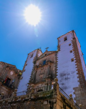 İspanya dini kutlamaları 2 Haziran 2024 'te İspanya' nın Extremadura kentindeki tarihi Unesco Dünya Mirası Şehri 'ne sokaklara döküldü.