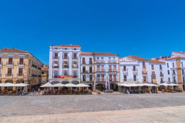 Restoranlar ve kafeler Caceres ana meydanı tarihi Unesco Dünya Mirası Şehri, Extremadura, İspanya 2 Haziran Pazar günü