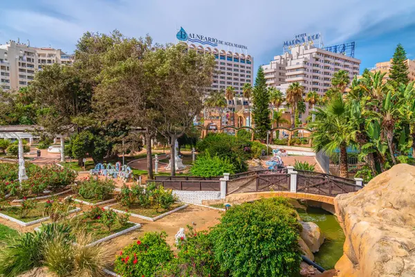 Büyüleyici tropik bahçeler Marina D 'Or, Oropesa del Mar, 18 Eylül Pazartesi günü İspanya