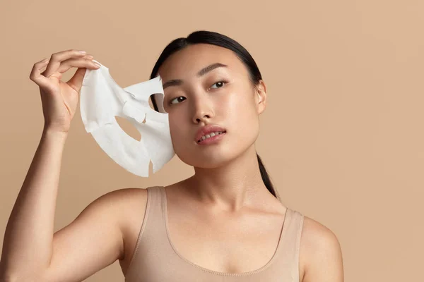 Woman Face Mask Portrait Asian Girl Removing Cosmetic White Textile — Stock Photo, Image