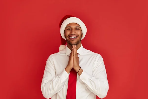 Smiling Man Prayer Gesture Handsome Multiracial Man Wearing Santa Hat — Stok Foto