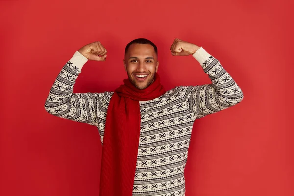 Multi Rasial Man Showing Biceps Portrait Confident Proud Man Showing — Stok Foto
