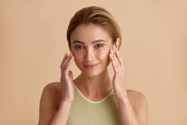 Belleza Piel Primer Plano Mujer Caucásica Con Maquillaje Natural Piel — Foto de Stock