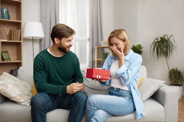 Happy Man Presenting Gift Wife Excited Young Man Presenting Good — Stock Photo, Image