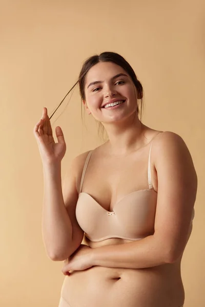 Size Woman Happy Woman Posing Beige Lingerie Studio Confident Size — Stock Photo, Image