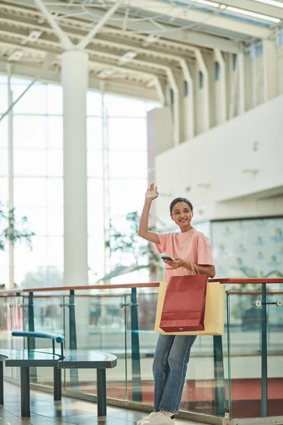 Woman Smiling Greeting While Standing Shopping Bags Mall — Stock Photo, Image
