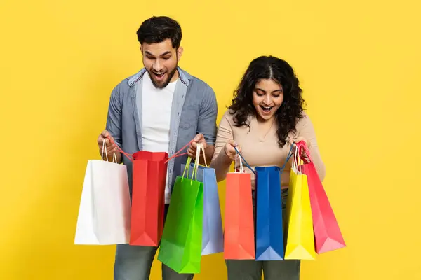 Young Man Woman Enjoying Retail Therapy Holding Multi Colored Bags — Stok Foto