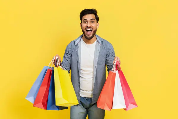 Bersemangat Man Colorful Shopping Bags Yellow Background Sale Discount Happy — Stok Foto
