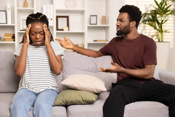 Couple Conflict Sofa Man Explaining Upset Woman Relationship Issues Communication — Stock Photo, Image