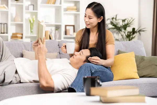 Relaxed Couple Enjoying Time Together Home Man Reading Woman Comfortable — Foto de Stock