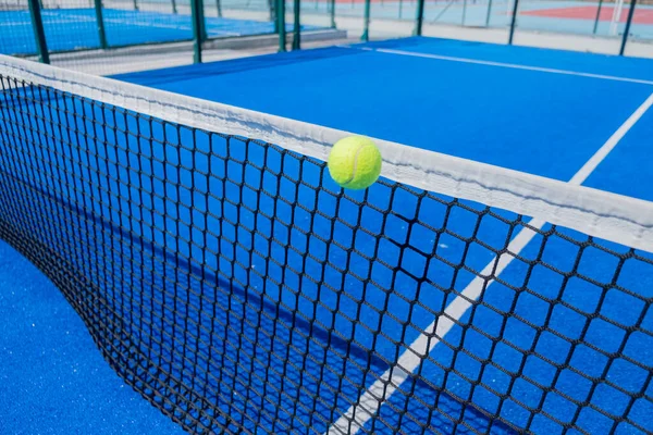 Ball Impacts Net Blue Paddle Tennis Court — Stock Photo, Image