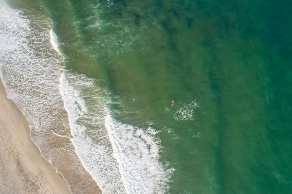 Zenithal Vue Aérienne Drone Surfeur Avec Tableau Rouge — Photo
