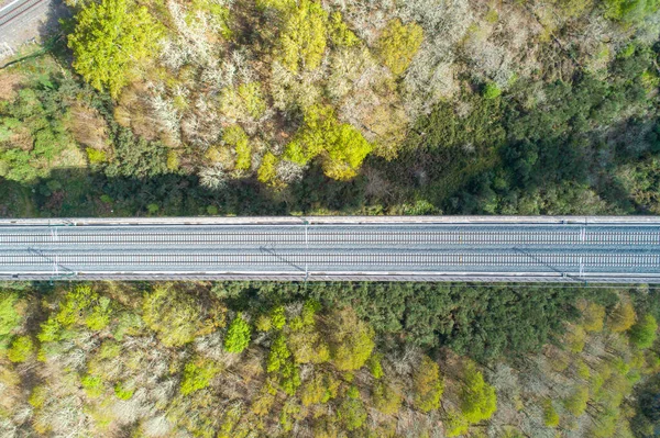 高速鉄道橋の上空ドローンの空中ビュー — ストック写真
