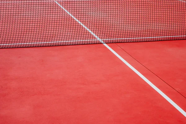 Сетка Пустого Красного Теннисного Корта — стоковое фото