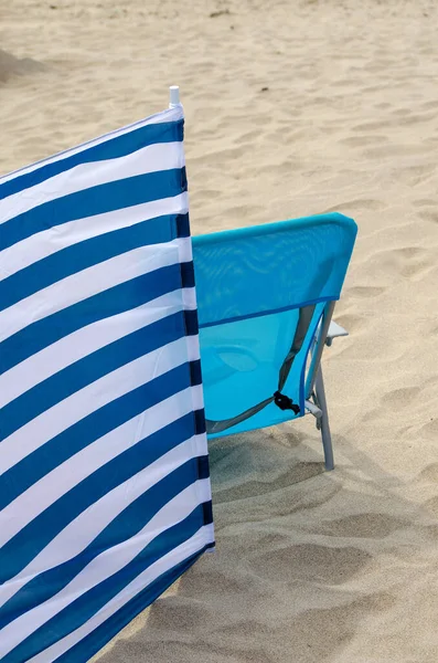 Подробности Ветровка Шезлонг Пляже — стоковое фото